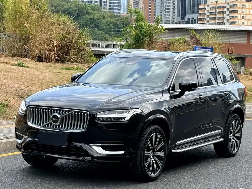Volvo XC90 — фото 1