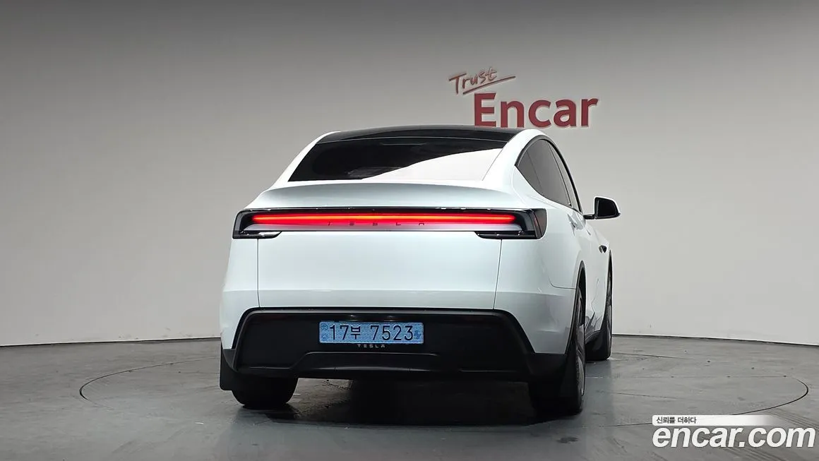 Tesla Model Y — фото 10