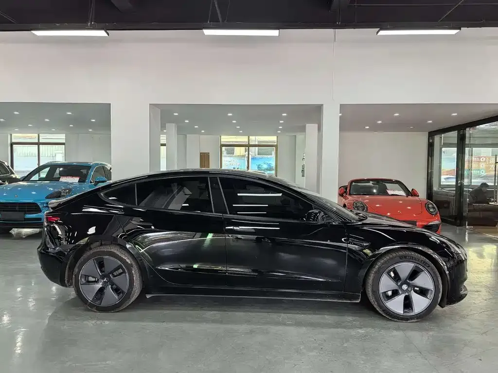 Tesla Model 3 — фото 4