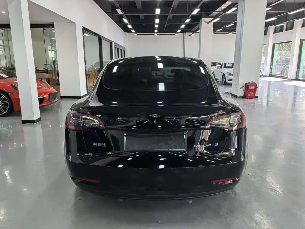 Tesla Model 3 — фото 5