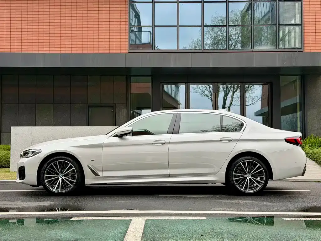 BMW 5 Series — фото 4