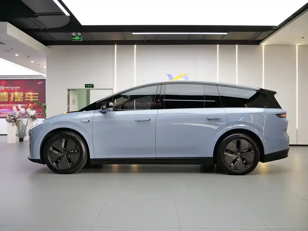 Li Auto i8 — фото 6