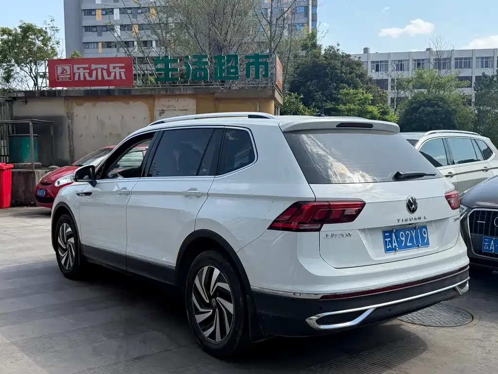 Volkswagen Tiguan L — фото 6
