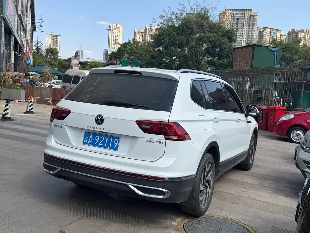 Volkswagen Tiguan L — фото 7