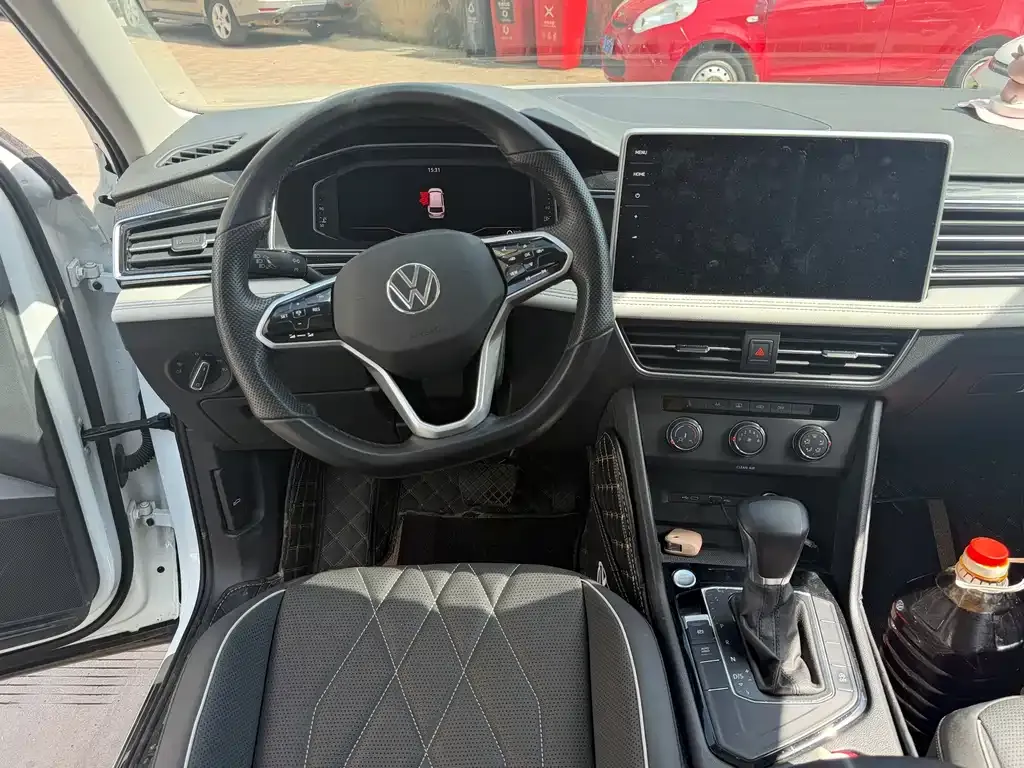 Volkswagen Tiguan L — фото 8