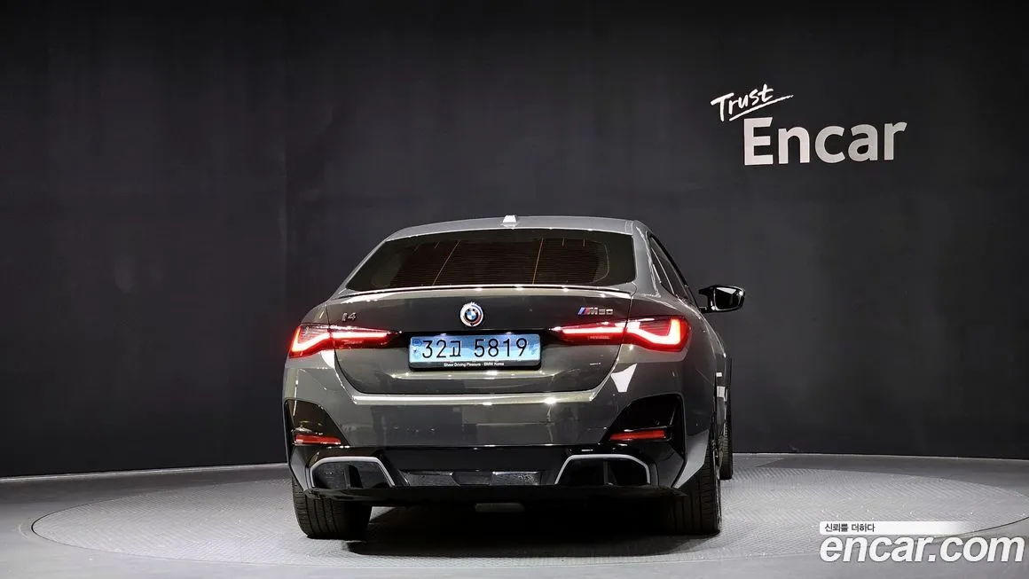BMW i4 — фото 8