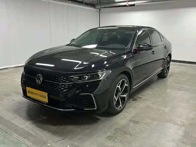 Volkswagen Passat — фото 1