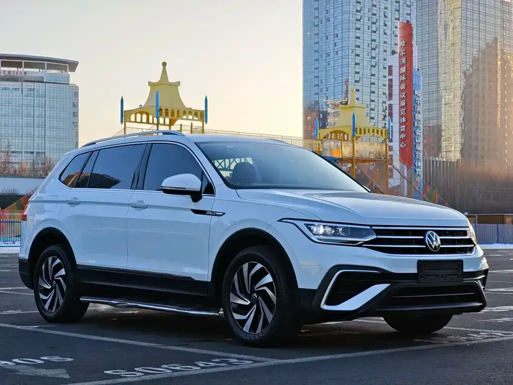 Volkswagen Tiguan L — фото 7
