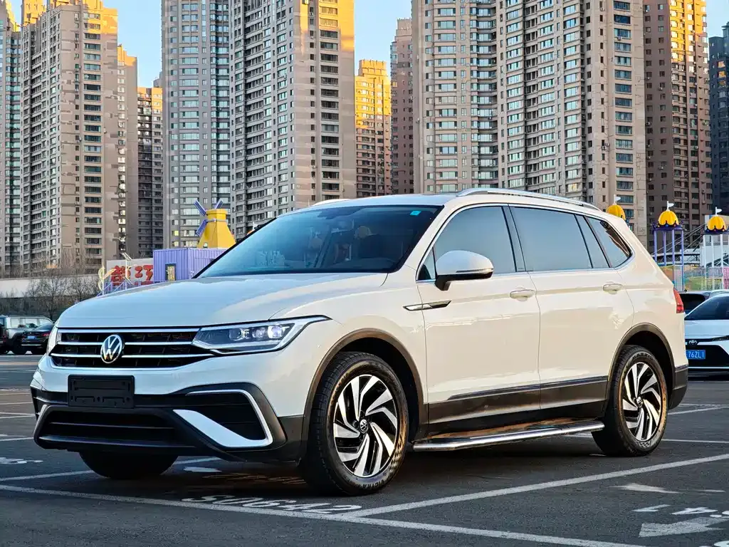 Volkswagen Tiguan L — фото 10