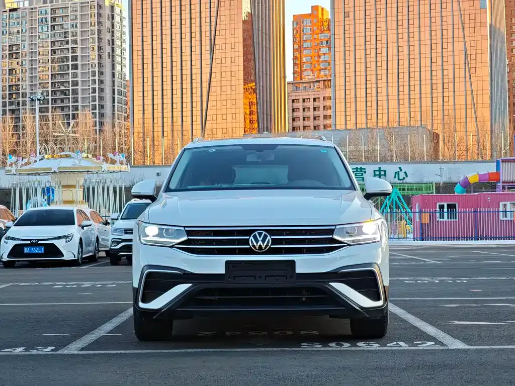 Volkswagen Tiguan L — фото 5