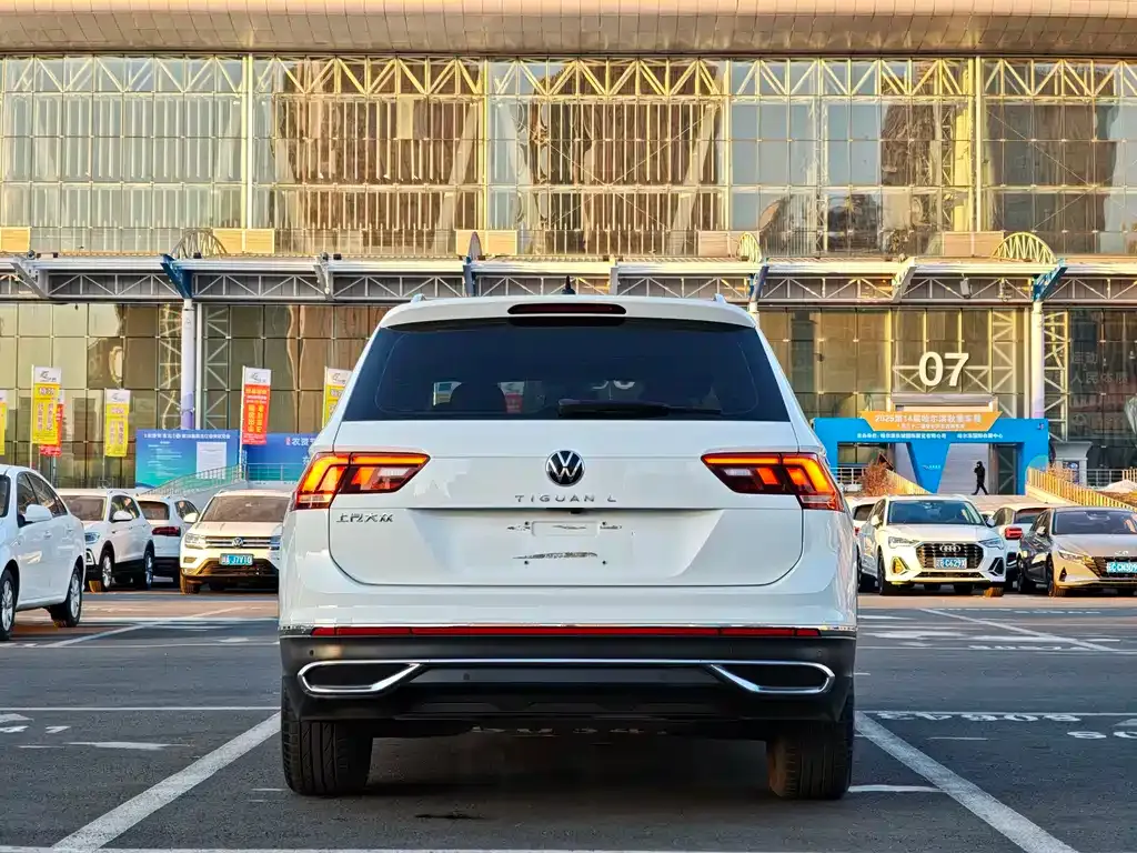 Volkswagen Tiguan L — фото 8
