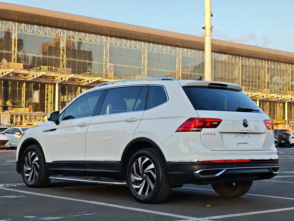 Volkswagen Tiguan L — фото 3