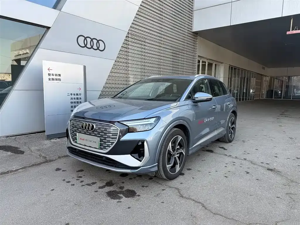 Audi Q4 e-tron — фото 1