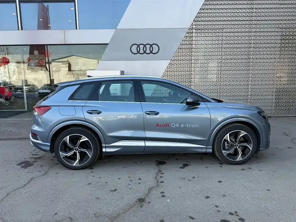 Audi Q4 e-tron — фото 4