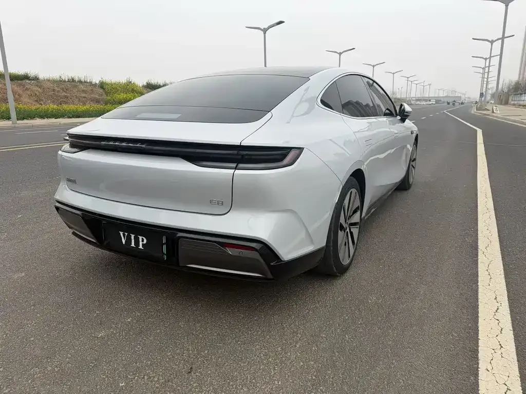 Geely Galaxy E8 — фото 4