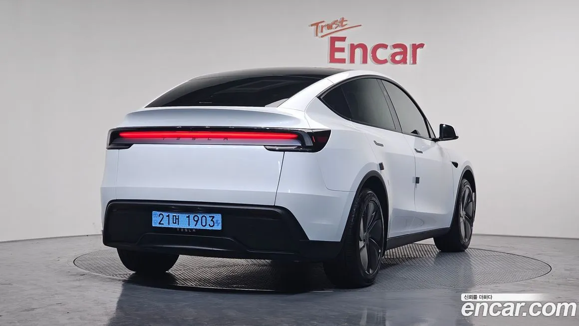 Tesla Model Y — фото 3