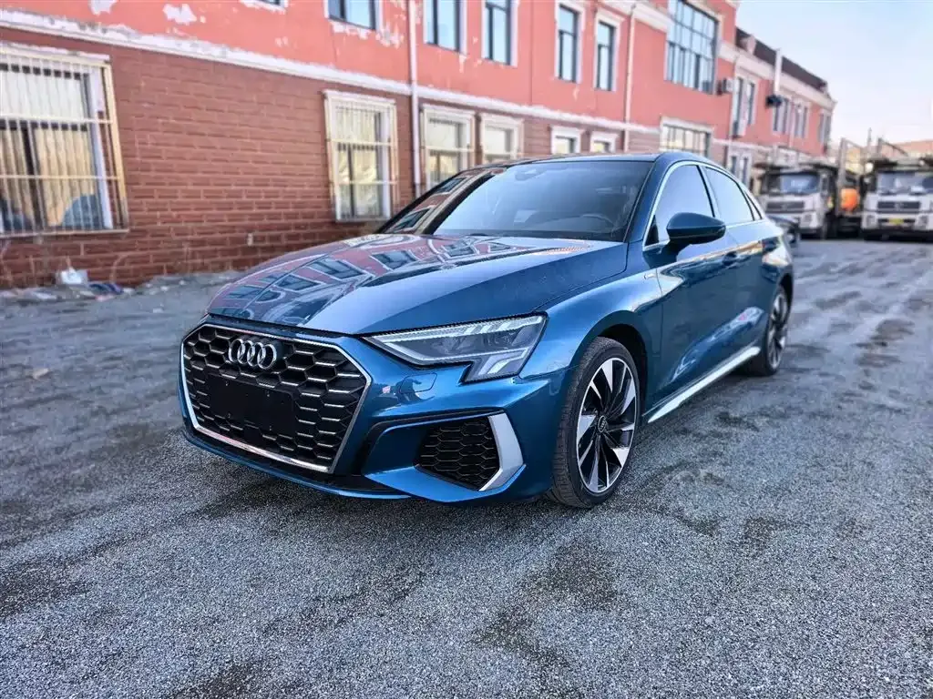Audi A3 — фото 1