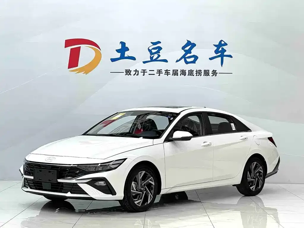 Hyundai Elantra — фото 1