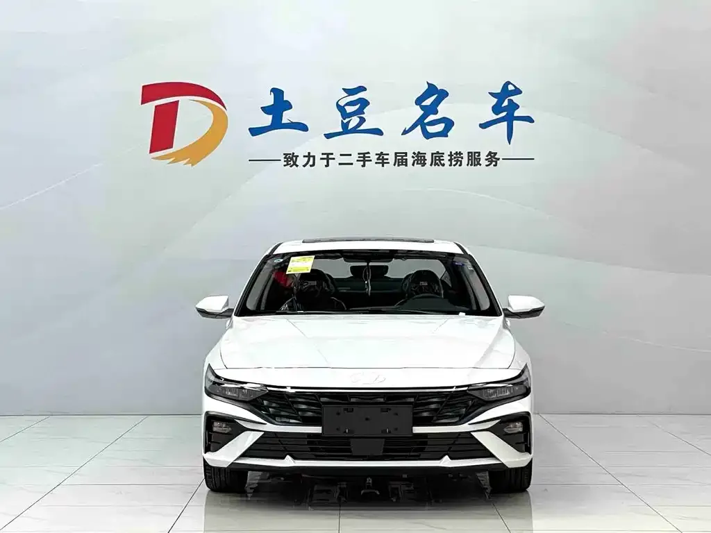 Hyundai Elantra — фото 2