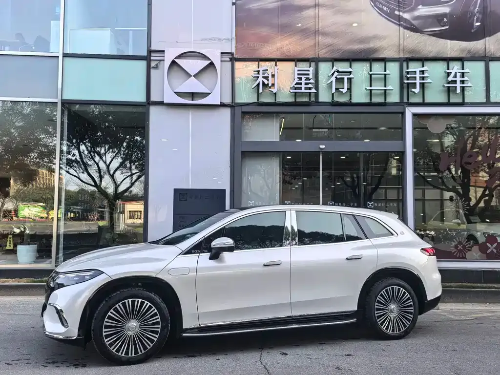 Mercedes-Benz EQS SUV — фото 3