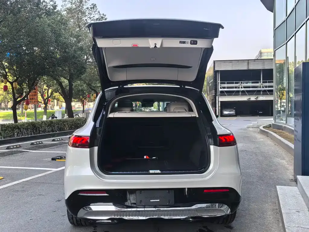 Mercedes-Benz EQS SUV — фото 8