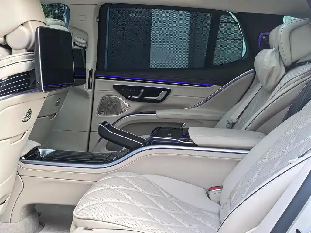 Mercedes-Benz EQS SUV — фото 6