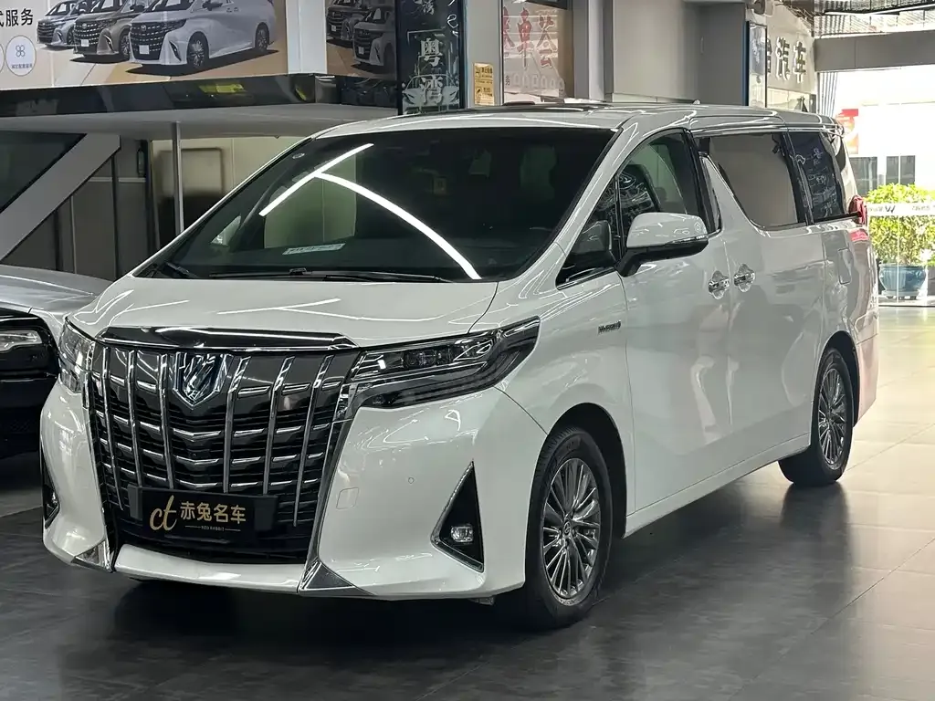 Toyota Alphard — фото 1