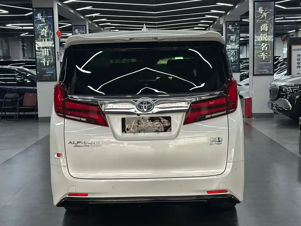 Toyota Alphard — фото 6