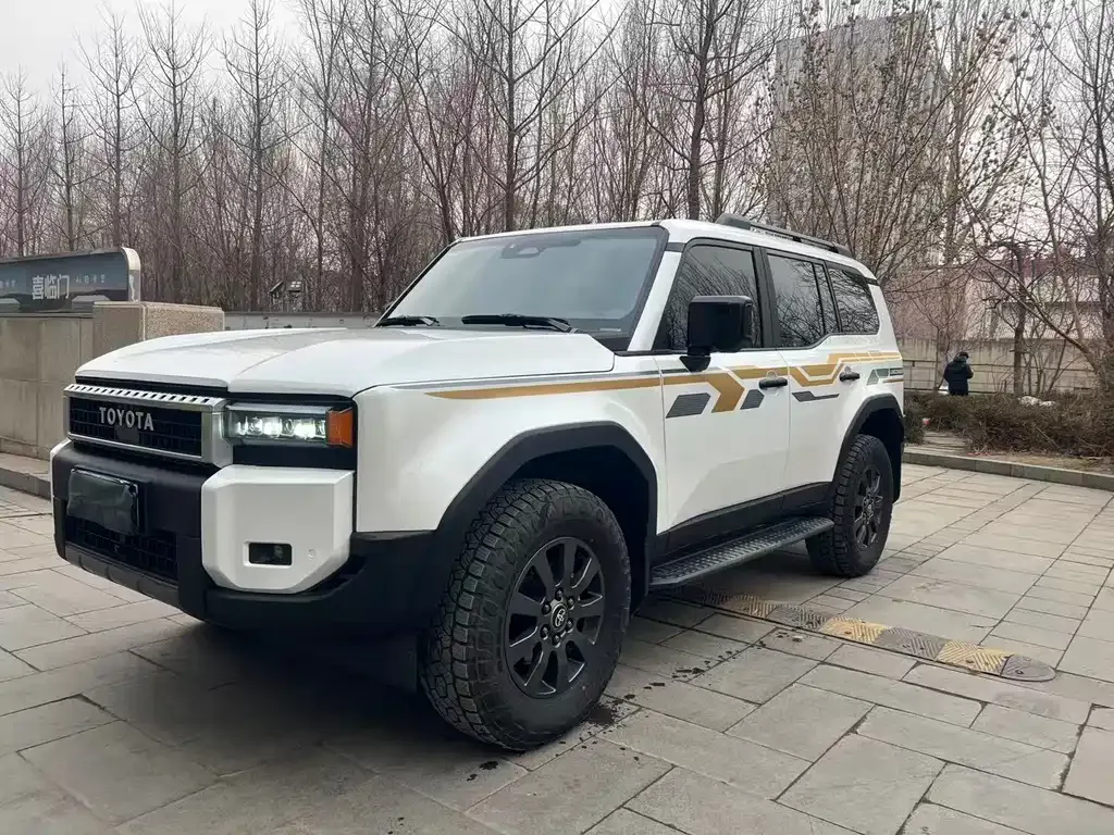 Toyota Prado — фото 1