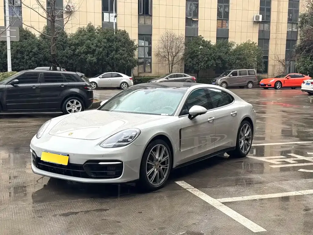 Porsche Panamera — фото 1