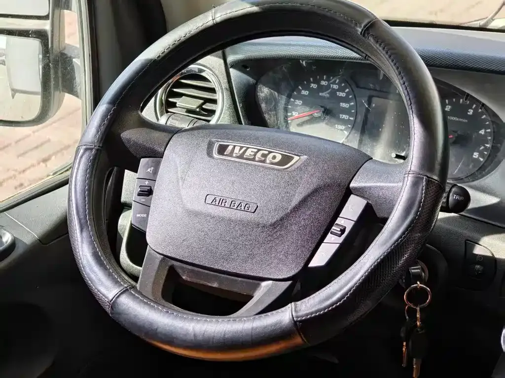 IVECO Ousheng — фото 5