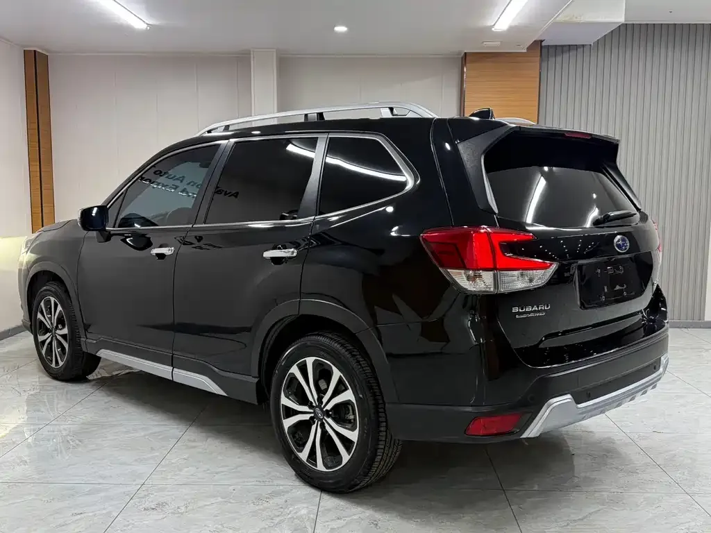 Subaru Forester — фото 6