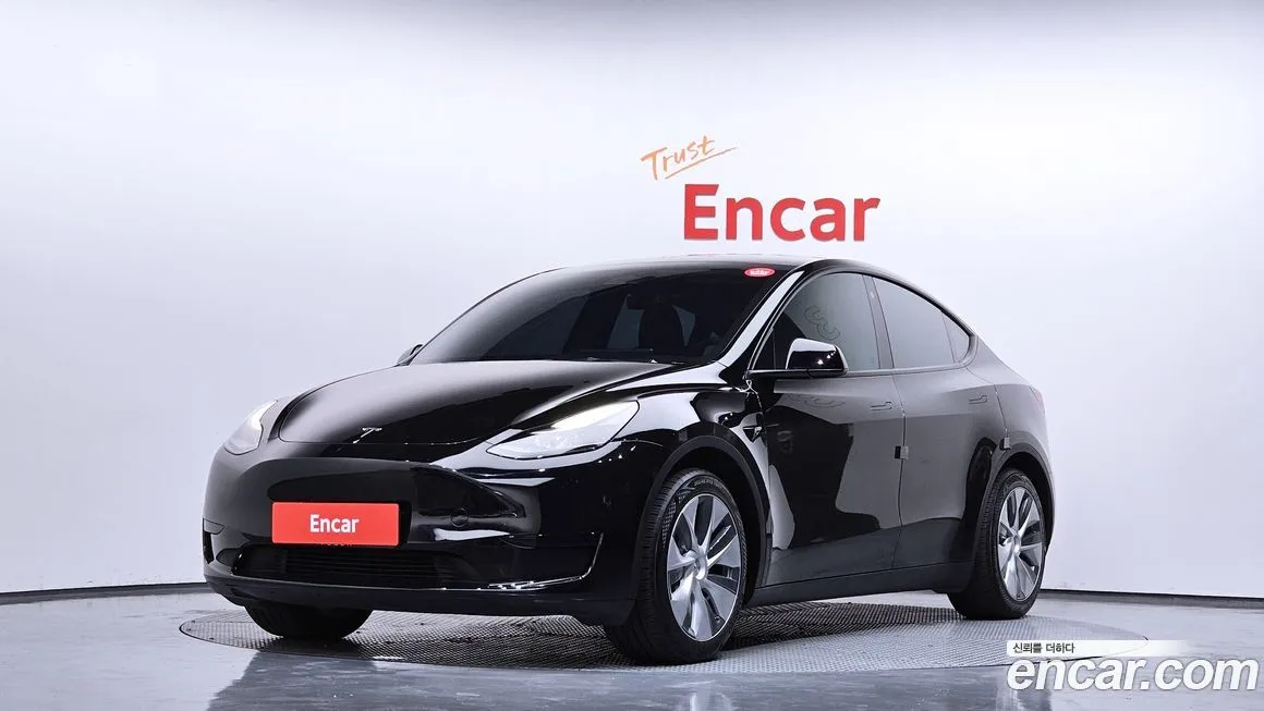 Tesla Model Y — фото 1