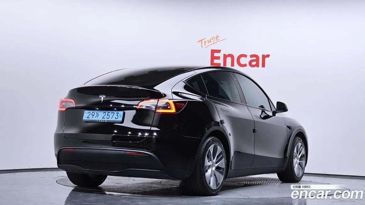 Tesla Model Y — фото 8