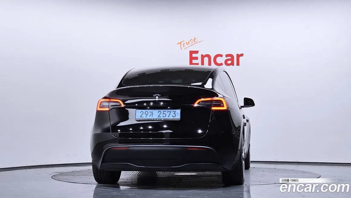 Tesla Model Y — фото 9