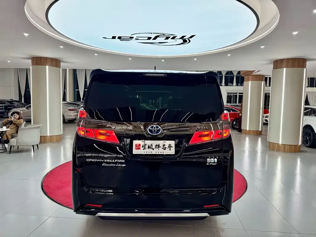 Toyota Vellfire — фото 6