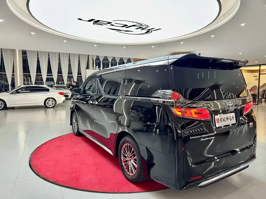 Toyota Vellfire — фото 4