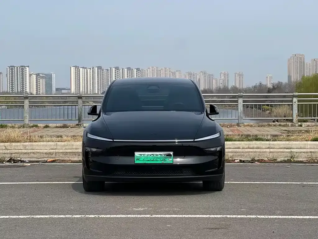 Tesla Model Y L — фото 5