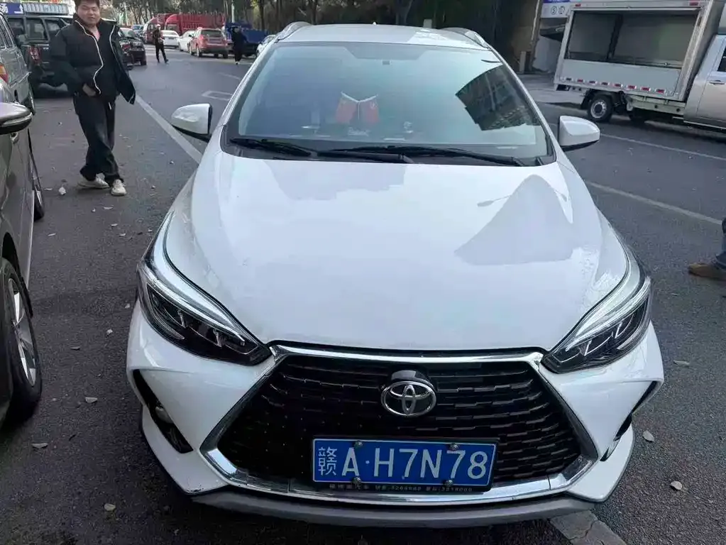 Toyota Yaris L — фото 3