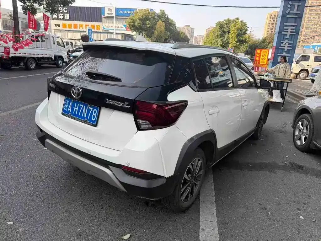Toyota Yaris L — фото 6