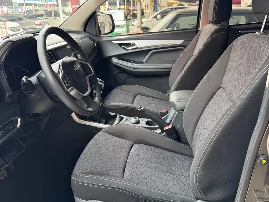 Isuzu RE-MAX — фото 4