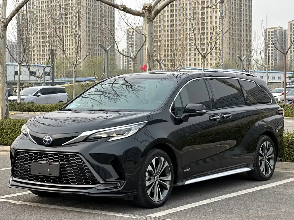 Toyota Granvia — фото 1