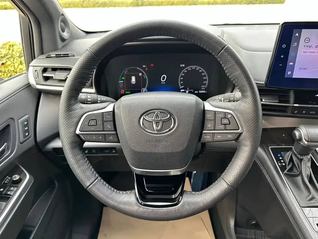 Toyota Granvia — фото 4