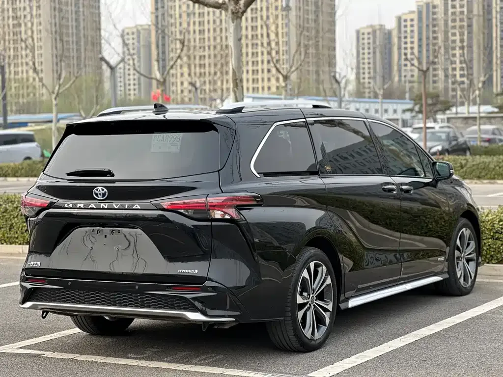 Toyota Granvia — фото 3