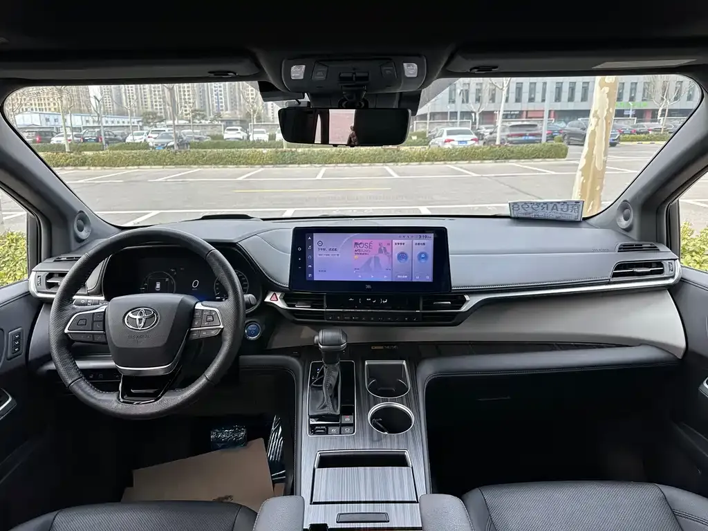 Toyota Granvia — фото 9