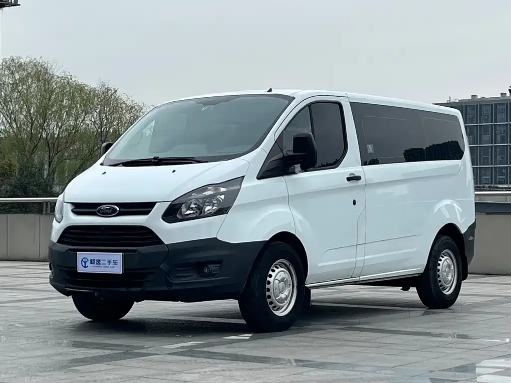 Ford Transit — фото 1
