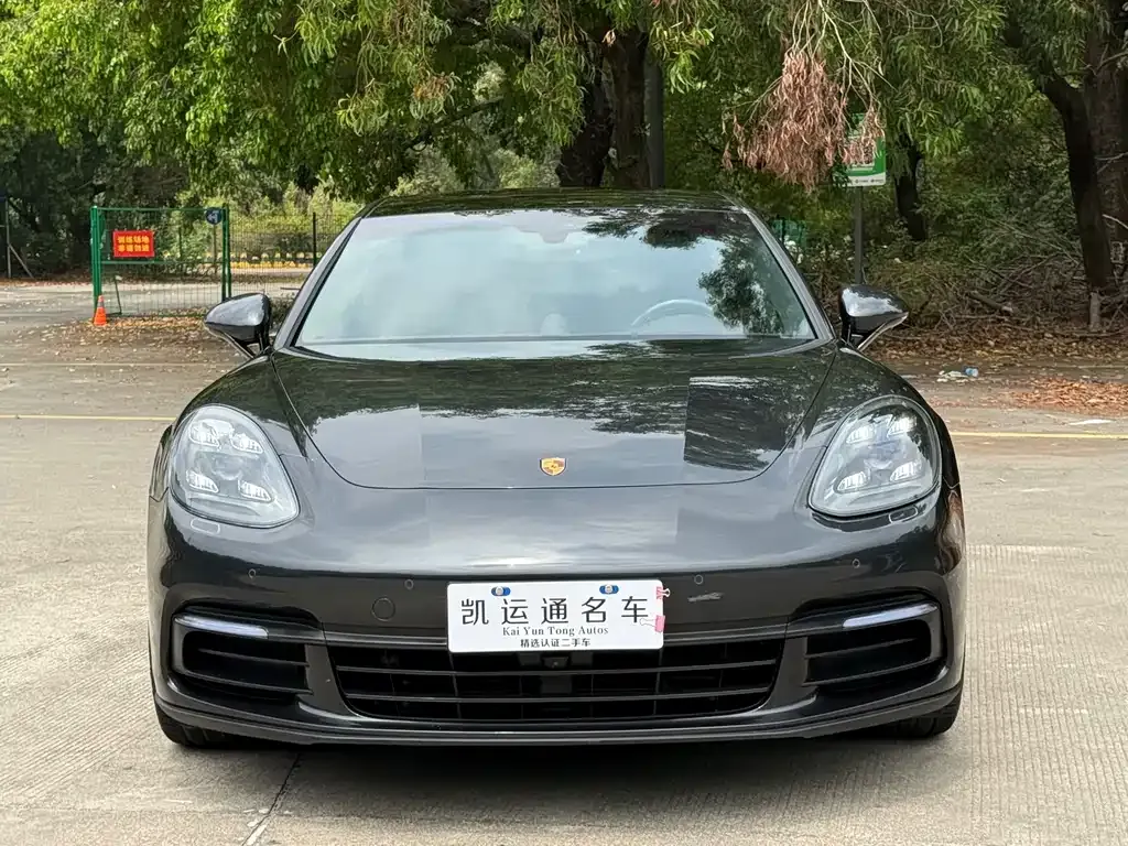 Porsche Panamera — фото 1