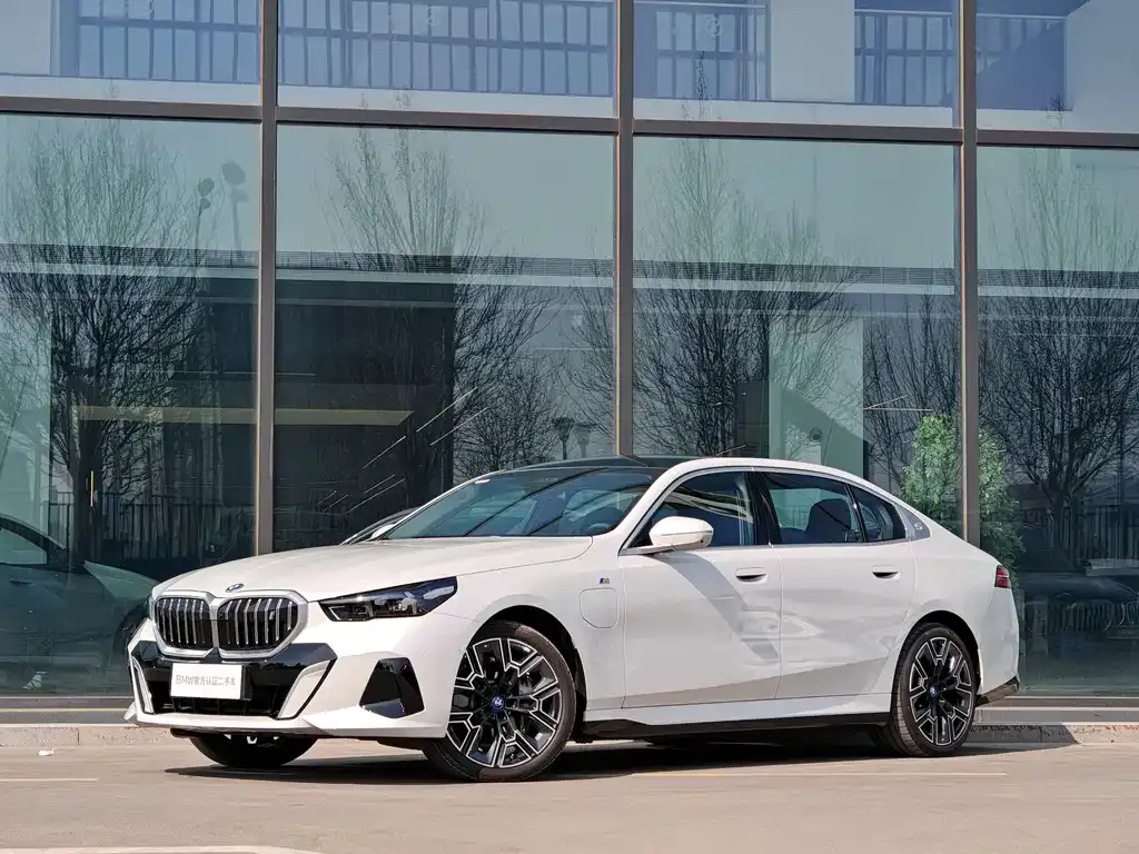 BMW i5 — фото 1