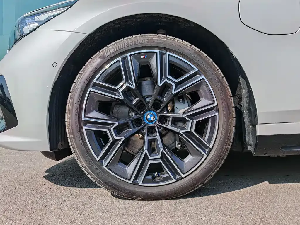 BMW i5 — фото 7
