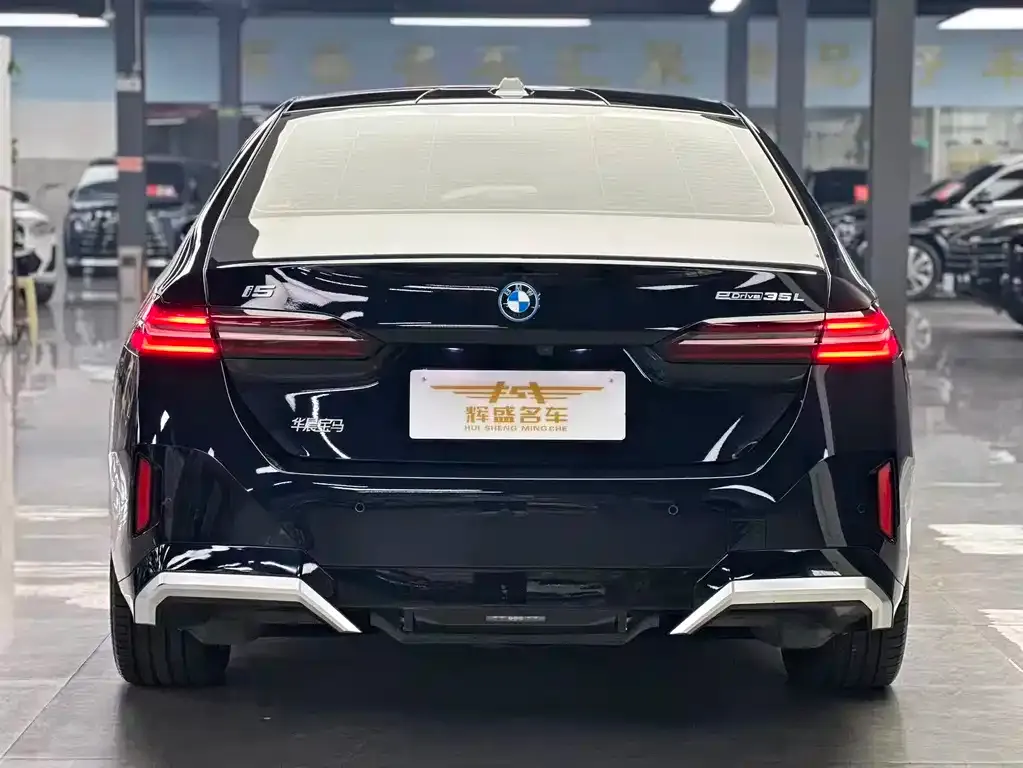 BMW i5 — фото 5